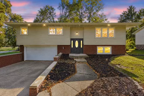 6401 Rhode Island St, Merrillville, IN 46410