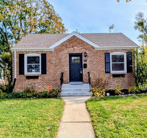 19 Willow Pl, Hobart, IN 46342
