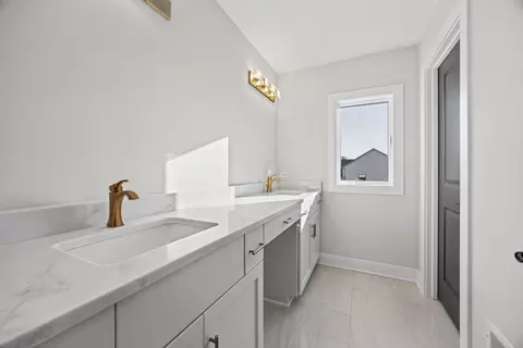 Bath - 13025 Spirea Ave, Saint John, IN 46373 photo 5 of 6