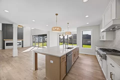 Kitchen - 13025 Spirea Ave, Saint John, IN 46373 photo 3 of 4