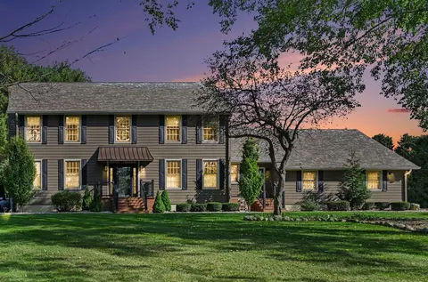 3691 W Pawnee Dr, La Porte, IN 46350