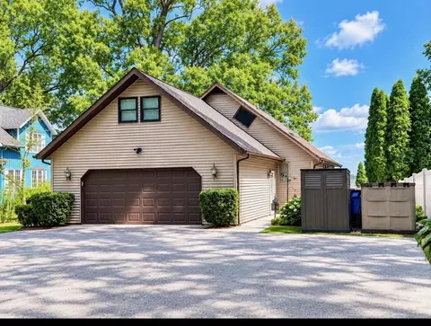 563 Waverly Rd, La Porte, IN 46350