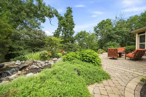 39 Edinburgh St, Valparaiso, IN 46385