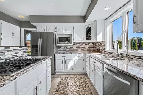 Kitchen - 5915 E 107th Pl, Winfield, IN 46307 photo 2 of 3
