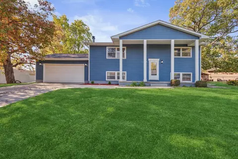 249 Lakeland Dr, Lowell, IN 46356