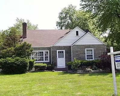 321 E South St, Crown Point, IN 46307 photo 1