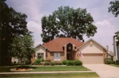 1502 Oak Leaf Dr, Crown Point, IN 46307 photo 1