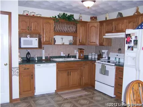 725 New Haven Rd, Loretto, KY 40037 photo 2