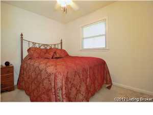 963 Stringer Ln, Mount Washington, KY 40047 photo 3
