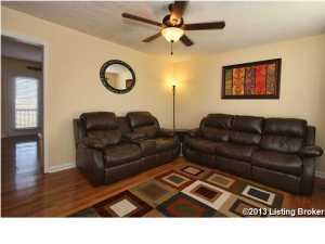 222 Tecumseh Dr, Shepherdsville, KY 40165 photo 3