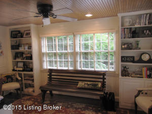 439 Country Ln, Rolling Fields, KY 40207 photo 9