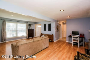 12517 Farmbrook Dr, Middletown, KY 40243 photo 5