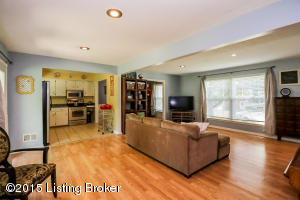 12517 Farmbrook Dr, Middletown, KY 40243 photo 8