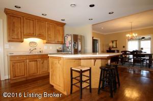 402 Duff Ln, Rolling Fields, KY 40207 photo 3