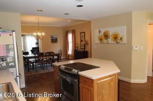 402 Duff Ln, Rolling Fields, KY 40207 photo 2