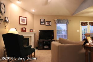 195 E Aulbern Dr, Mount Washington, KY 40047 photo 3