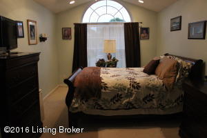 195 E Aulbern Dr, Mount Washington, KY 40047 photo 8