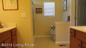 2017 Eagles Landing Dr, La Grange, KY 40031 photo 9