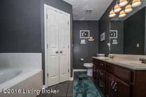 4993 Edwardsville Galena Rd, Floyds Knobs, IN 47119 photo 17