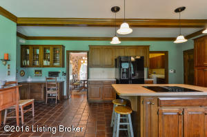 2407 Cave Spring Pl, Anchorage, KY 40223 photo 8