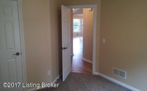  254 Butterfly Ln, Louisville, KY 40229 photo 16