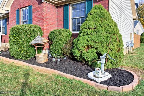 208 Aulbern Dr, Mount Washington, KY 40047 photo 2