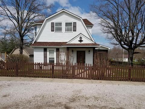 219 Maple St, Irvington, KY 40146 photo 2