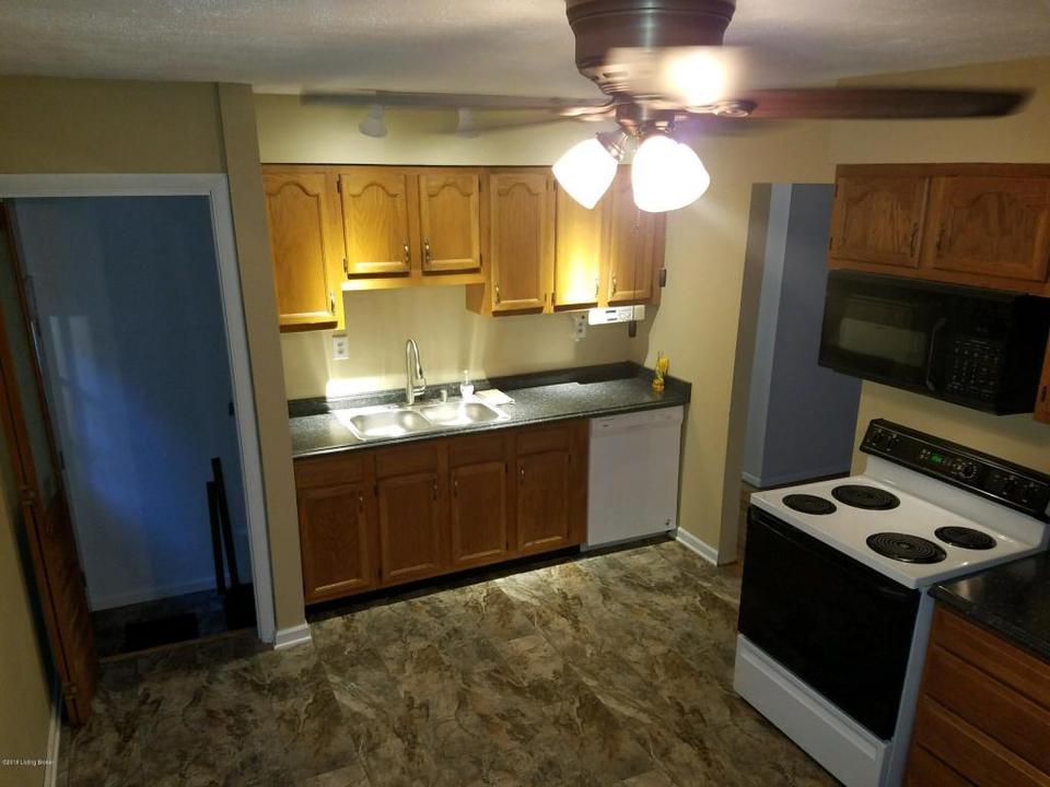  9218 Pagoda Dr, Louisville, KY 40229 photo 3