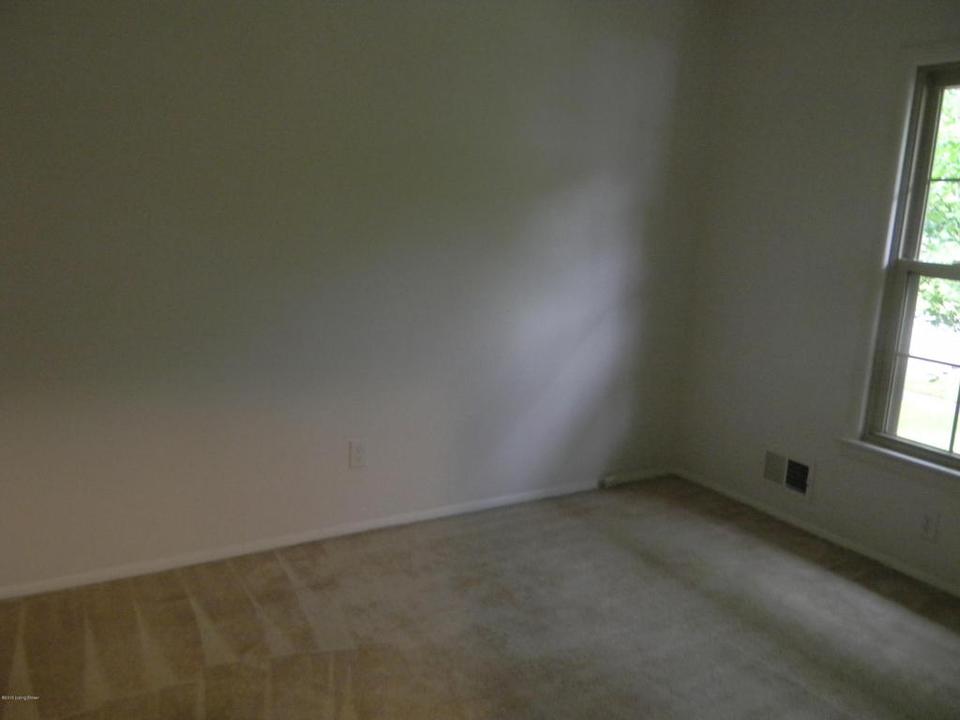  9218 Pagoda Dr, Louisville, KY 40229 photo 9