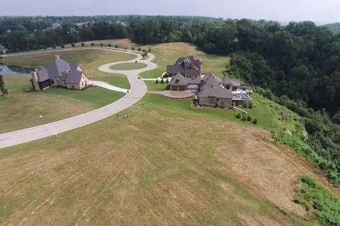 2025 Cote De Chambord, Floyds Knobs, IN 47119 photo 3