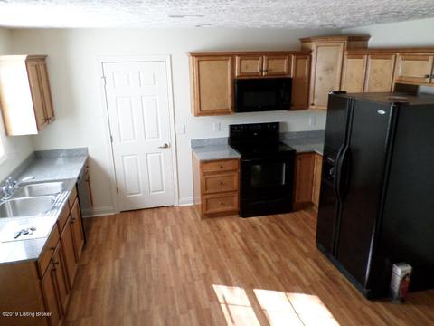 107 Ruby Ct, Radcliff, KY 40160 photo 3