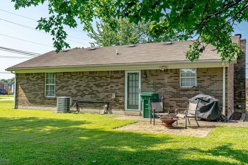  444 Majestic Blvd, Louisville, KY 40229 photo 3