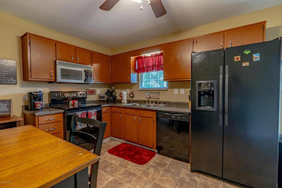  444 Majestic Blvd, Louisville, KY 40229 photo 8