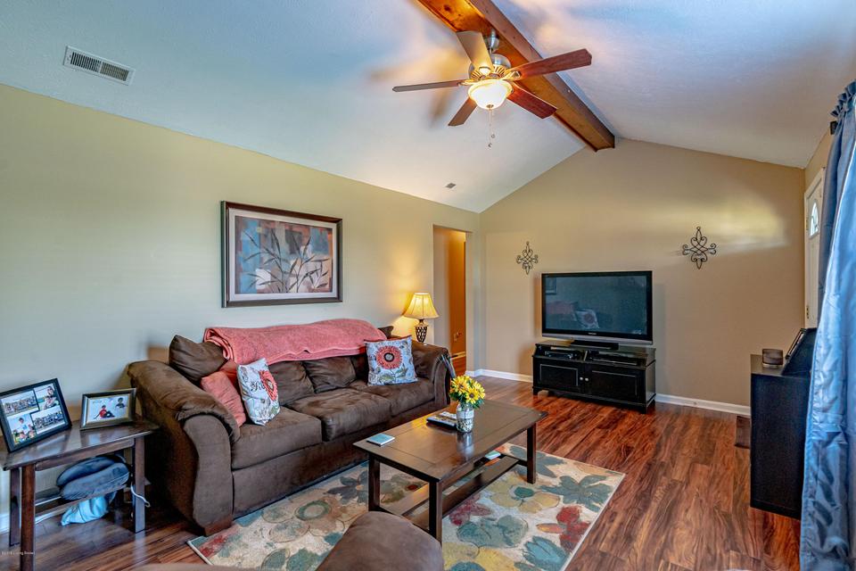  444 Majestic Blvd, Louisville, KY 40229 photo 5