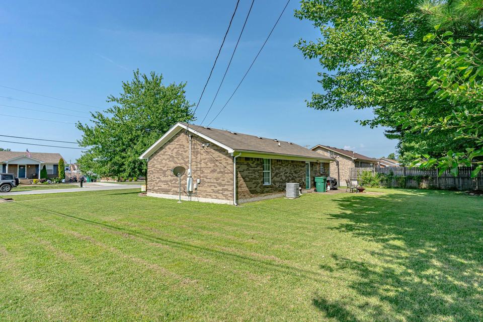  444 Majestic Blvd, Louisville, KY 40229 photo 2