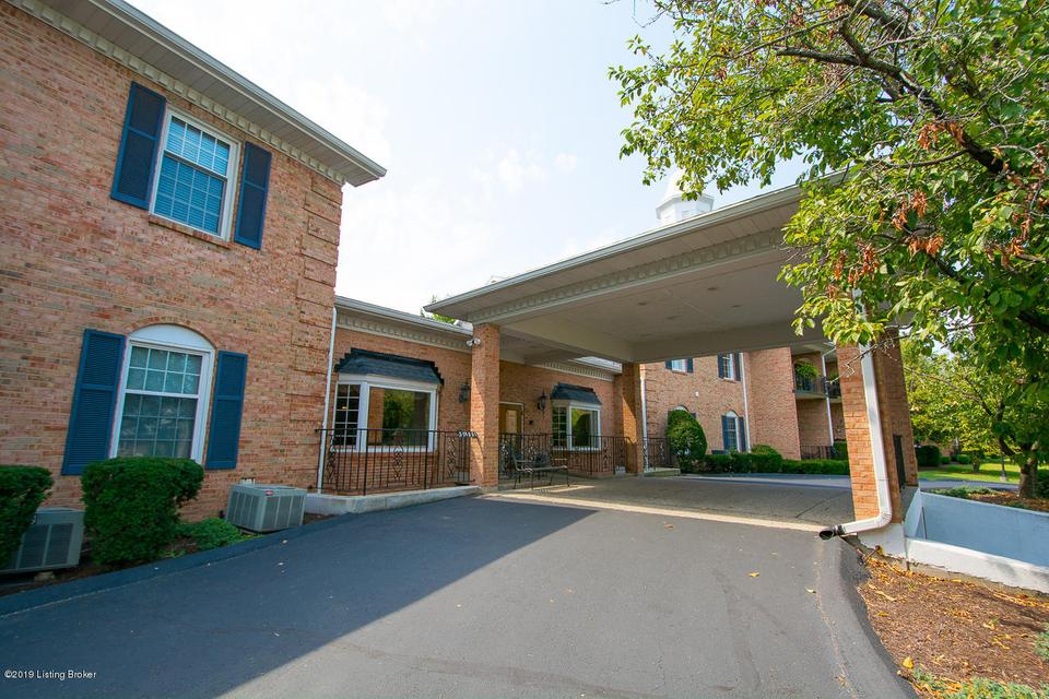  1612 Gardiner Ln #112, Louisville, KY 40205 photo 3