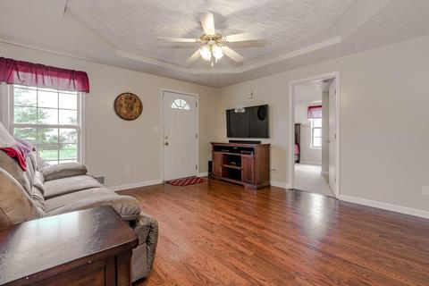 302 E Aulbern Dr, Mount Washington, KY 40047 photo 4