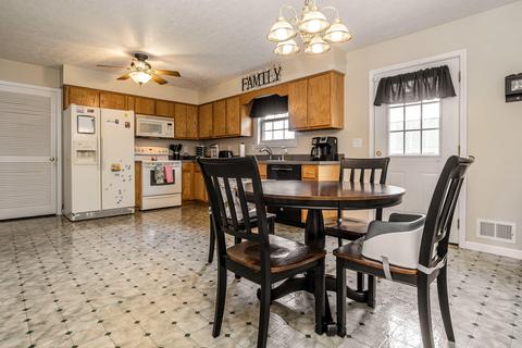 302 E Aulbern Dr, Mount Washington, KY 40047 photo 8