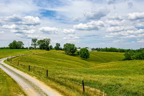 1107 Ritter Ln, Waddy, KY 40076 photo 2