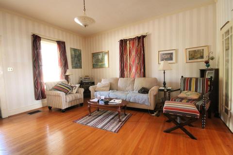 104 E Virginia Ave, Springfield, KY 40069 photo 2