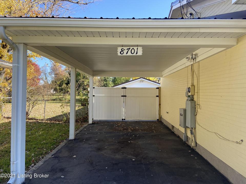  8701 Bluebell Dr, Louisville, KY 40219 photo 5