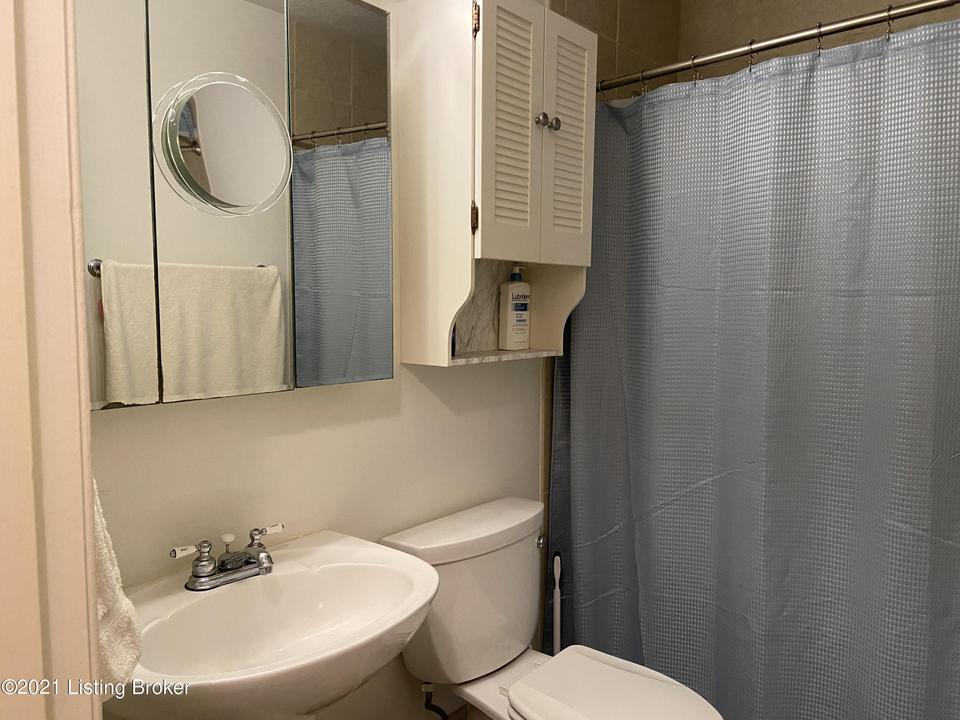  8701 Bluebell Dr, Louisville, KY 40219 photo 24