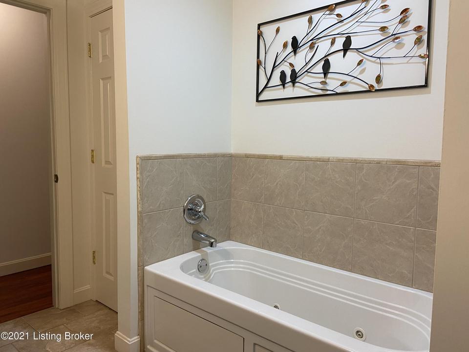  8701 Bluebell Dr, Louisville, KY 40219 photo 19