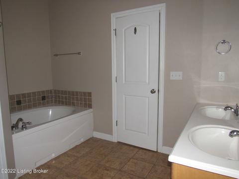 121 Ashton Walk, Radcliff, KY 40160 photo 6