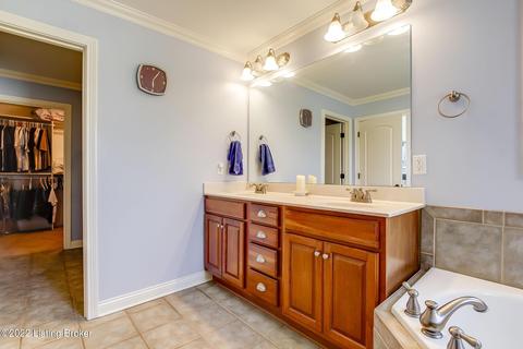 3627 Woodland Lakes Dr, Floyds Knobs, IN 47119 photo 24