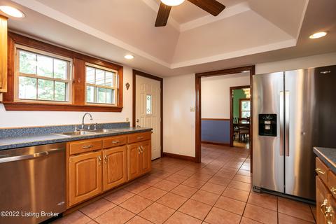 8675 Ky-52, Loretto, KY 40037 photo 13
