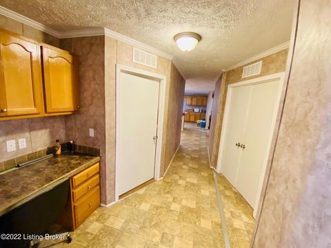 594 Settles Ln, Springfield, KY 40069 photo 5