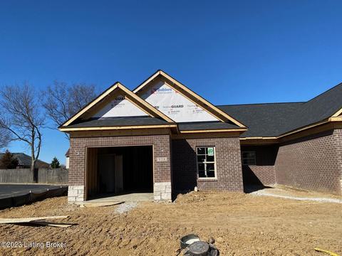 9218 Meadow Valley Ln, Louisville, KY 40291