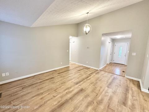 114 E Aulbern Dr, Mount Washington, KY 40047 photo 6