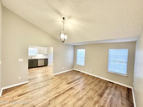 114 E Aulbern Dr, Mount Washington, KY 40047 photo 8